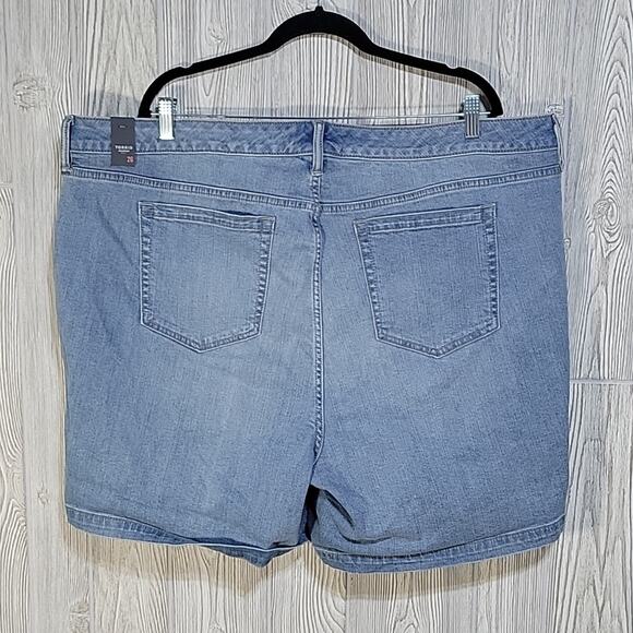 Torrid Mid Distressed Jean Shorts Womens Plus Size 26 NWT - Picture 2 of 10